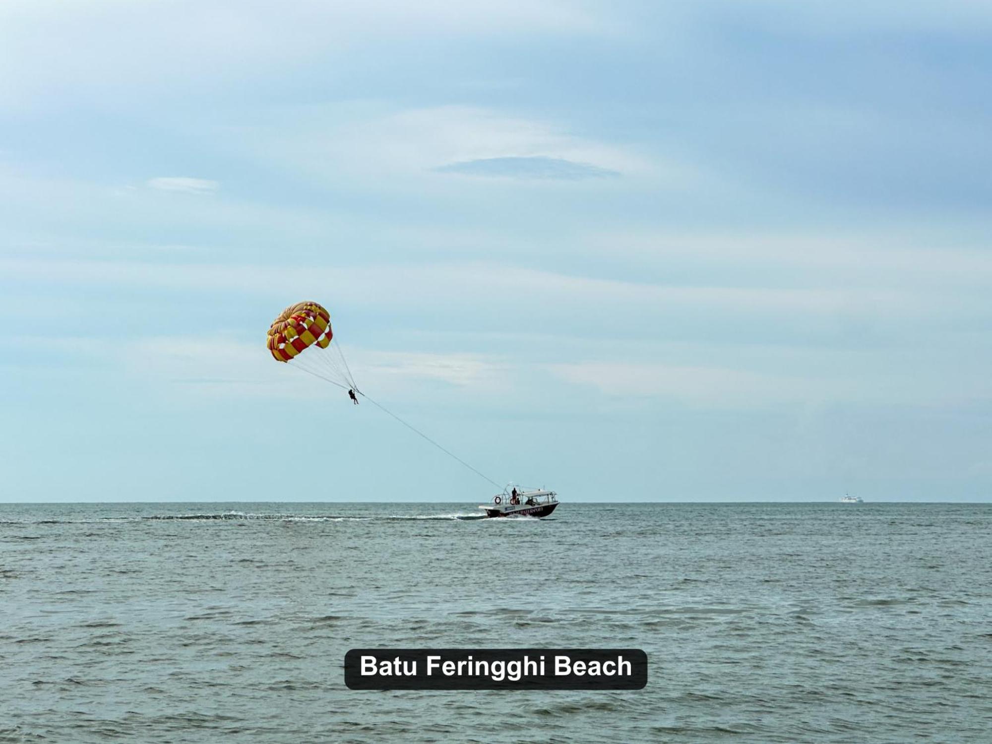 By The Sea- Pool And Sea View Batu Ferringhi Exterior foto